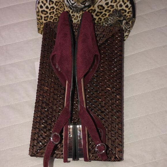 F21 7 Burgundy Faux Suede Pointy Toe Sling Back Flats - Picture 6 of 10
